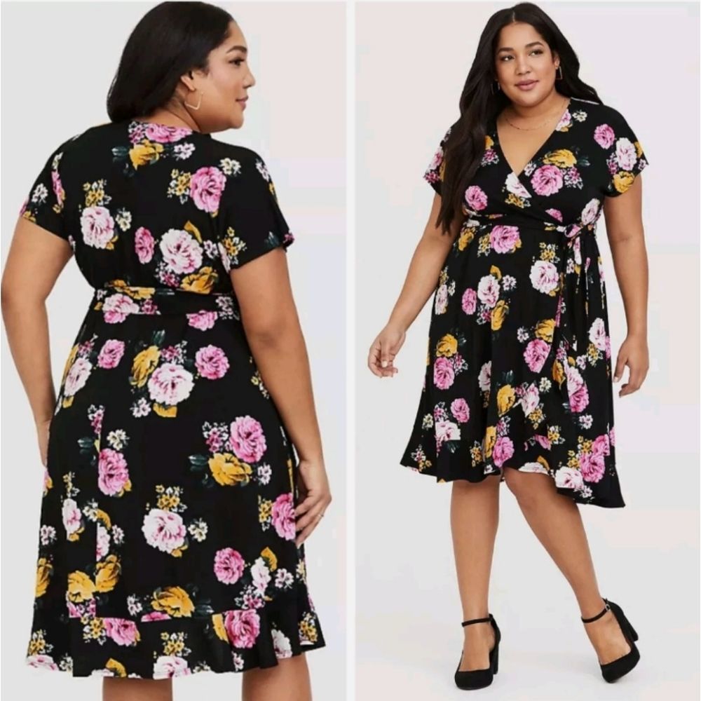 Torrid Black Floral Mock Wrap Dress Short Sleeve Ruffle Hemline Knee Length Sz10